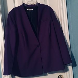 Peter Nygard beautiful purple blazer in size 18